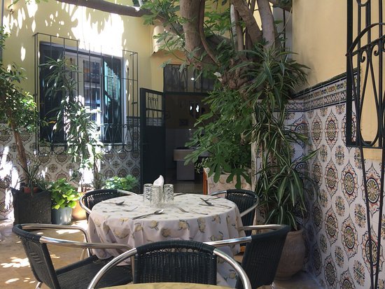 Best Restaurants in Tangier // Must-Visit Spots for Eating & Drinking